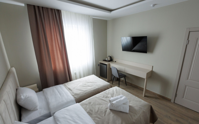 Hotel VS Hotel Hotel