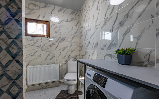 Ogromnaya S Shikarnym Vidom Flat