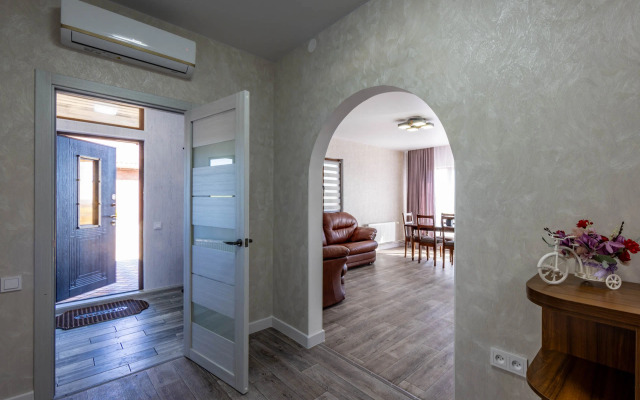 Ogromnaya S Shikarnym Vidom Flat
