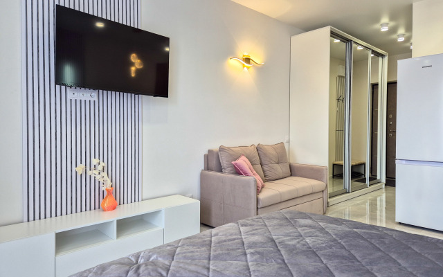 Svetlaya studiya s balkonom na 9 etazhe Flat