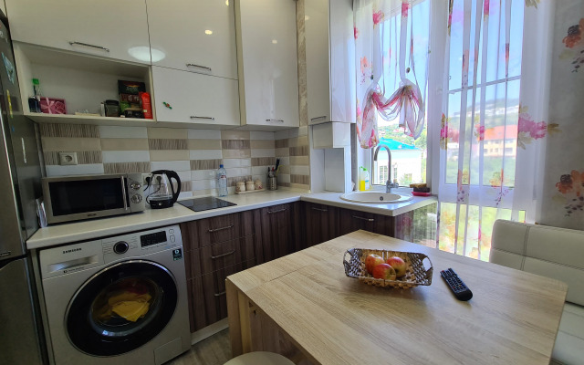 V Siriuse S Otdelnoy Spalney I Balkonom Flat