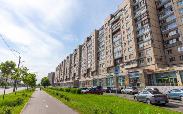 U Ledovogo Dvortsa Flat