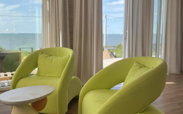 Частный дом у залива