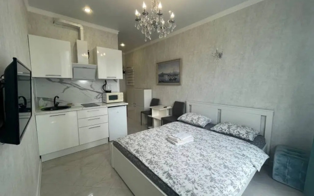S Basseynom Na Kryshe Flat