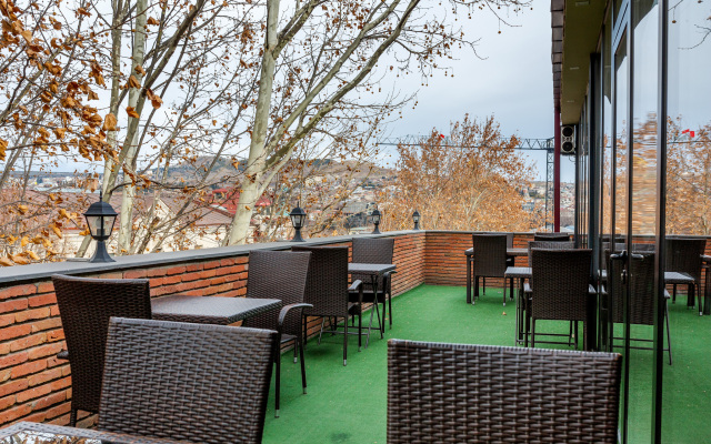 Merlin Hotel