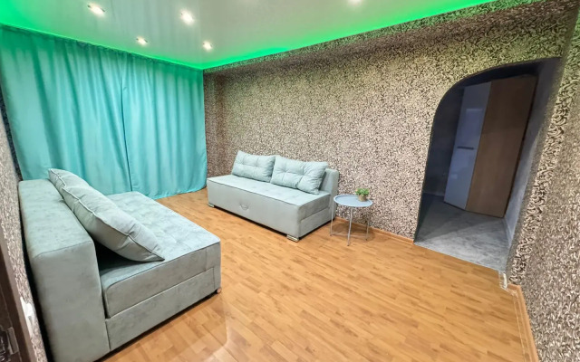 Tryokhkomnatnaya Flat