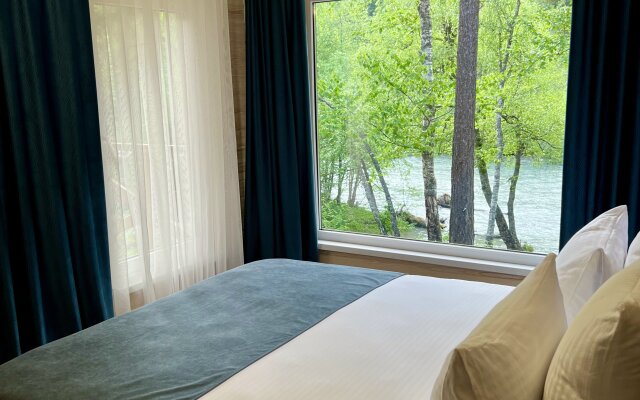 Шале Хвоя двухкомнатное с видом на реку 2