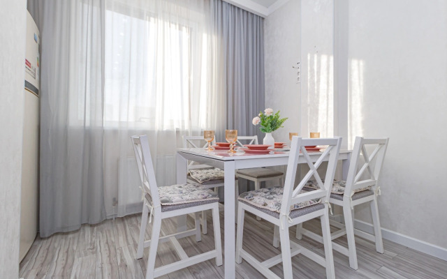 Svetlye I Uyutnye Ryadom S Botanicheskim Sadom Apartments