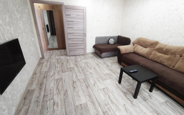 Apartments Trykhkomnatnyye Lyuks