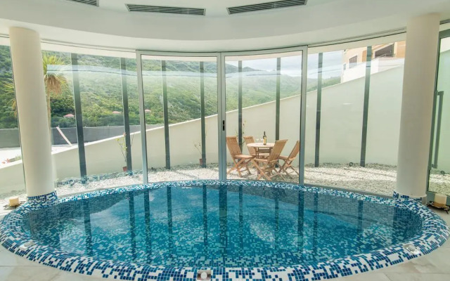 Gorgeous Morinj Resort Apartments