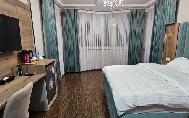 Sharq Hotel