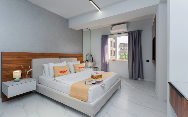 KeyGo #0163, 2 Bedroom, Balcony near Park Apartments