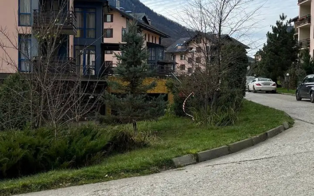 Apartamenty Eko Dom v Zk Katerina Al'pik s vidom na gory i terrasoj