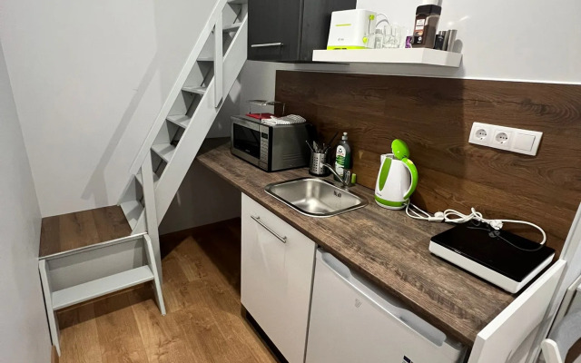Kalvin Ter Small Flat