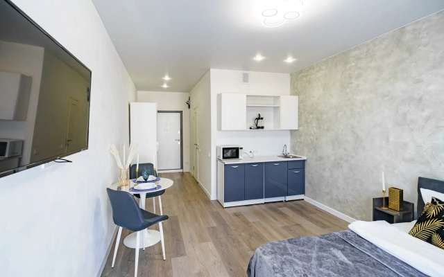 Apartamenty Brutal'nyj Lev na 23 etaze s panoramnym vidom na reku
