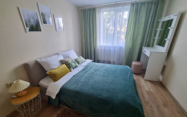 Dvukhkomnatnaya v tikhom rayone i blizko k metro Flat