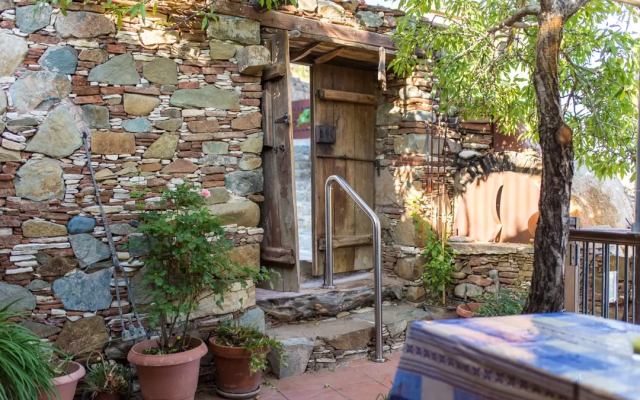 Мини-Отель Hadjikyprianou Museum Studio