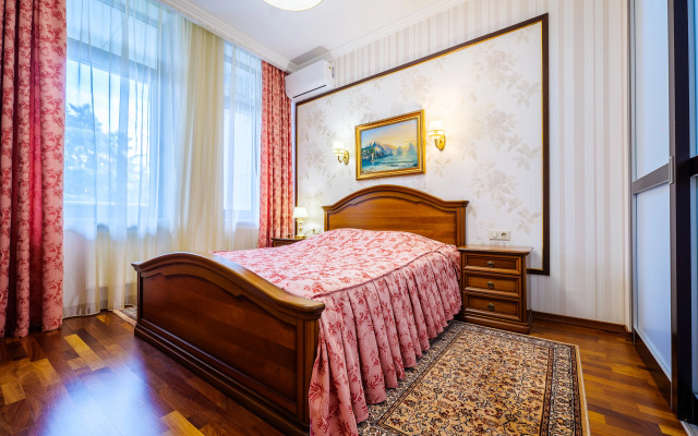 Апартаменты Роскошная квартира Классика с видом на парк