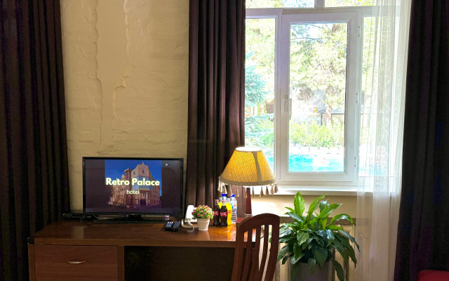 Retro Palace Hotel