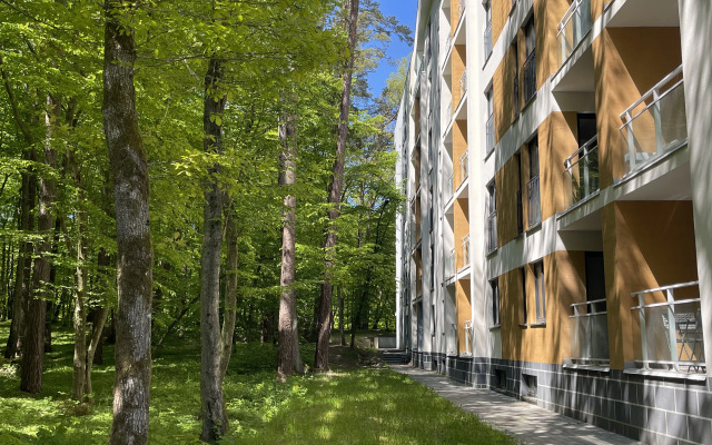S Vidom na Sosnovyj Park Ryadom s Morem Apartments