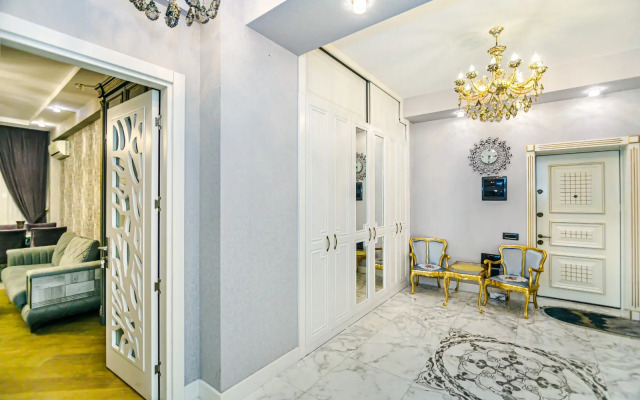 Luxury on Baku in Nizami street Flat