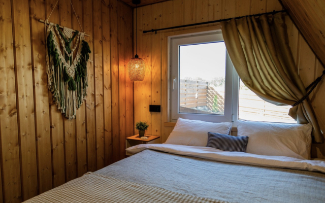 Posutochno S Vidom Na Ozero SNT Zori Kavkaza Chalet