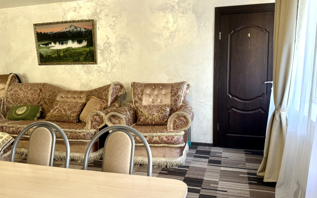 Gostevye Domiki U Termalnykh Istochnikov Ot Travel Khotels Anturazh Guest House