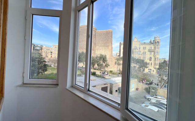 Okolo Devichyey Bashni, Stary Gorod/Baku Apartments