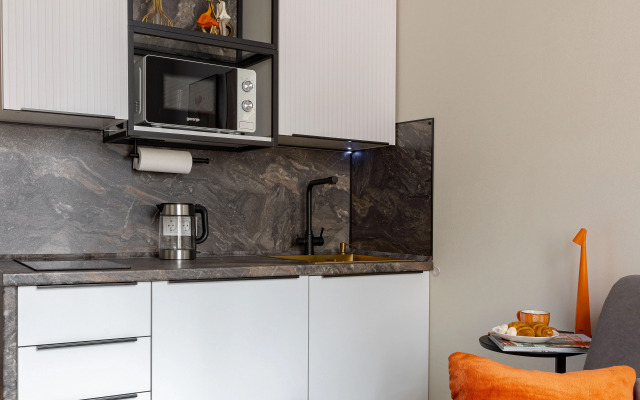 Dizaynerskaya studiya Orange Room u Nevskogo prospekta Flat