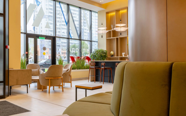 U Metro Ladozhskaya Apartment