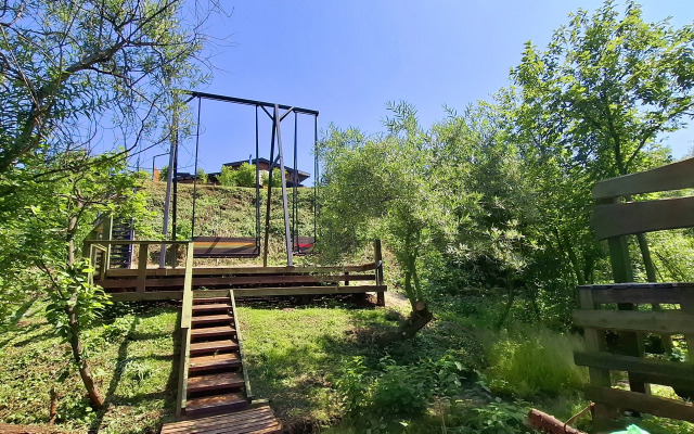 Гостевой Дом с кораблем на берегу реки