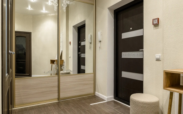 V Azhk Parusa Flat