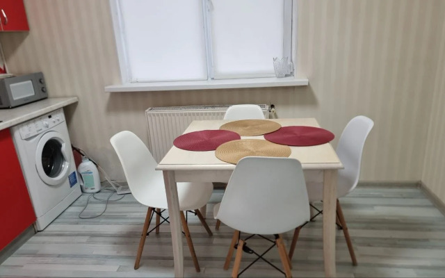 S Uchastkom V Tsentre Goroda Flat
