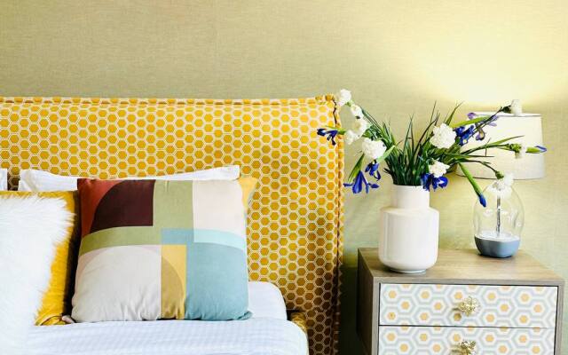 Happy Bee Apartments