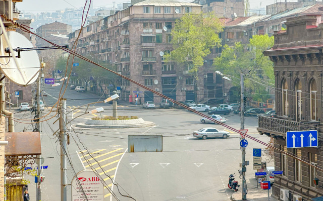 S Frantsuzskim Balkonom Apartaments