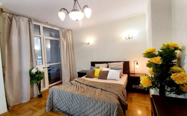 Smile Apartments 3kh Komnatnye S Vidom Na Naberezhnuyu Apartments