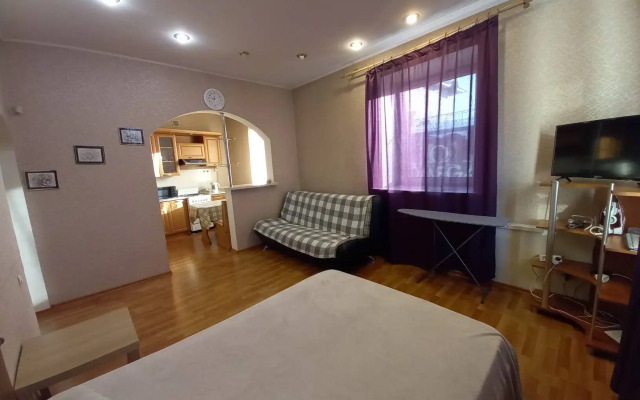 Апартаменты Like Home Богдана Хмельницкого 1