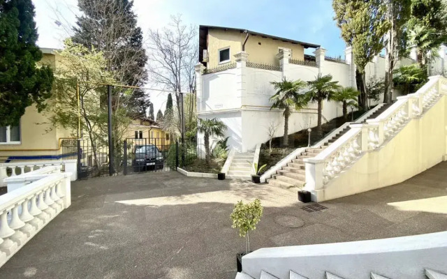 Stilnye Dendrary Apart V Komplekse S Basseynom Apartments