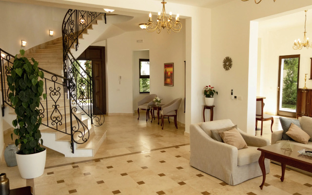 Villa Oak Leaf Residences