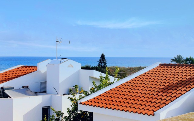 Вилла Seafront With Private Pool