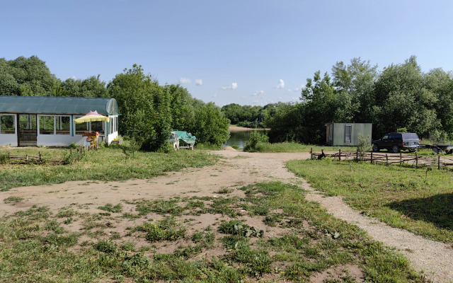 Glamping Nomad by the river