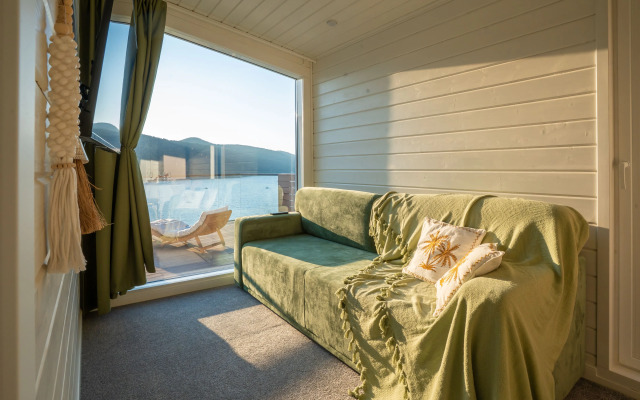 Dom Abrau Lake House Guest House