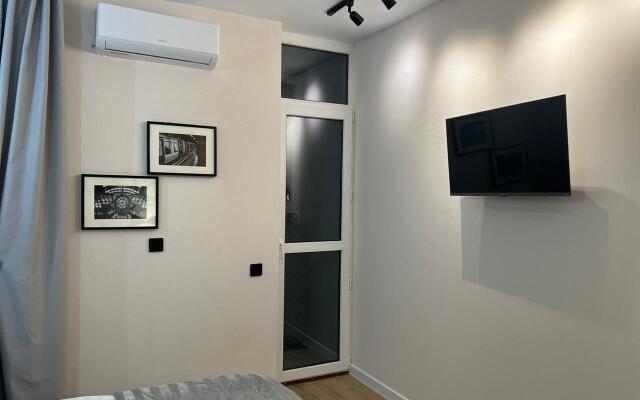 Studiya Na 16 Etazhe (649) Flat