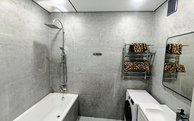 Flat Apartamenty V Tsentre S  Sostvennoy Terrasoy I Parkingom