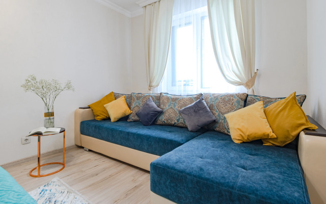Uyutnye Ryadom S Khanshatyrom Apartments