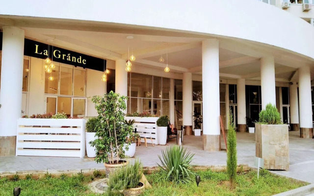 Uyutnaya S Vidom Na More Flat