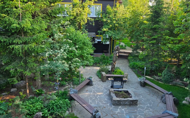 Uyutny "Zhiva" Private House