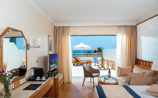 Отель Constantinou Bros Athena Beach