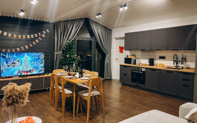 Частный дом с гриль-мангалом, сауной и большой террасой