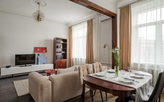 Апартаменты Кварт-Отель, Бережковская Набережная 12